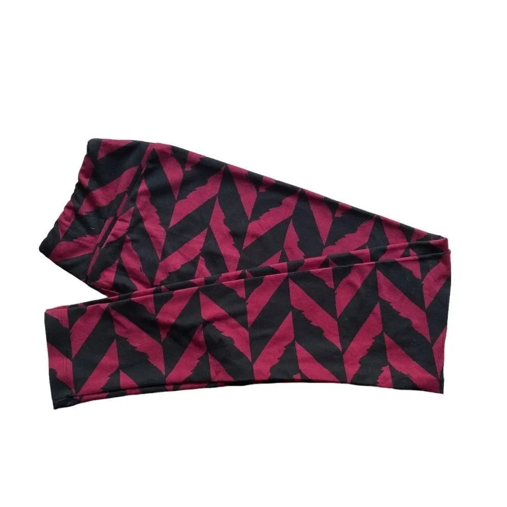0243 LuLaRoe Size OS Leggings Black and Magenta Chevron Pattern New